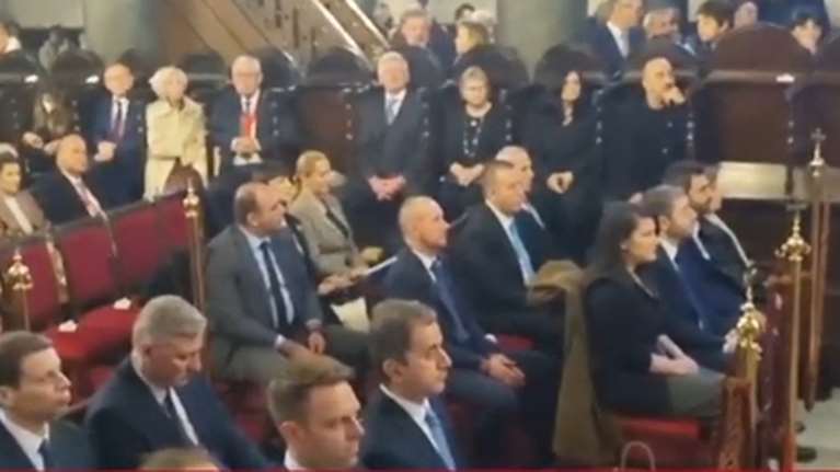 Σε απόσταση Κασσελάκης και Ανδρουλάκης στο Φανάρι, στη Θεία Λειτουργία για τα Θεοφάνεια [βίντεο]