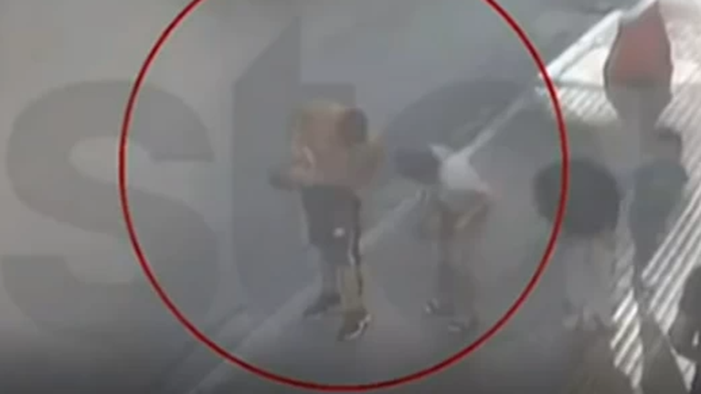 Ανατροπή στην απόπειρα πνιγμού παιδιού στην Ομόνοια: &quot;Πνιγόταν κι έβαλα τα δάχτυλά μου να το σώσω&quot; - Ελεύθερος ο πατέρας