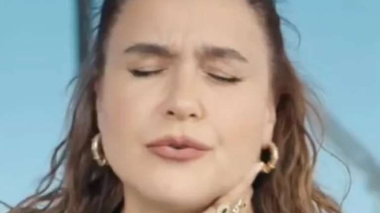 Τουρκάλα τραγουδίστρια ερμηνεύει στα ελληνικά το &quot;Όλα σε θυμίζουν&quot; και &quot;ρίχνει&quot; το TikTok [βίντεο]