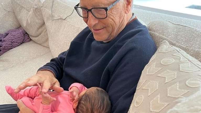 Ο Μπιλ Γκέιτς έγινε για πρώτη φορά παππούς και είναι πανευτυχής - Τι ευχήθηκε στην εγγονή του