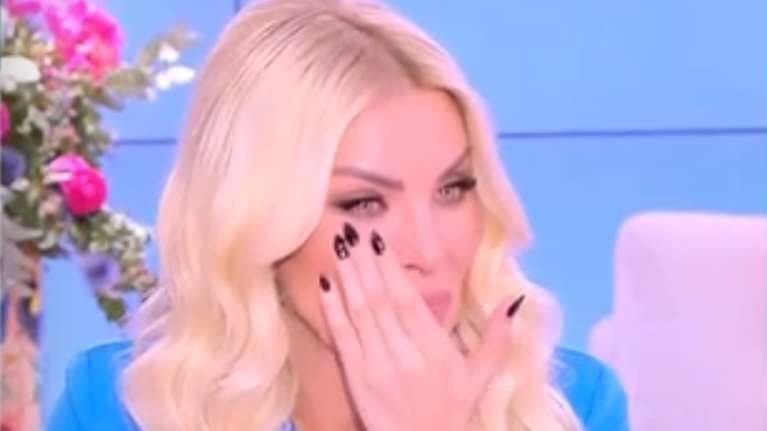 "Λύγισε" on air η Κατερίνα Καινούργιου: "Θα έπρεπε να πηγαίνω πιο συχνά, της χρωστάω όλη μου τη ζωη"
