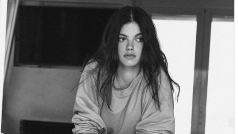 Η Τζένη Καζάκου για τη σύγκριση με τη Τζένη Καρέζη: Είναι σαν να έχω μια ταμπέλα στο πρόσωπο...