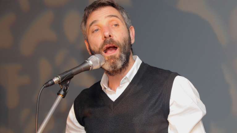 Χυδαία επίθεση στον Θοδωρή Αθερίδη για τη μάσκα: Δεν είμαι που@@ρα σαν και σένα