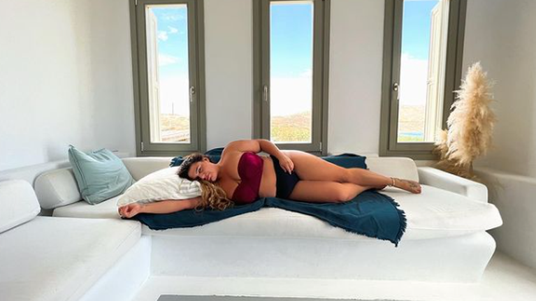 Δανάη Μπάρκα: Μίνι απόδραση στη Μύκονο - Οι εντυπωσιακές φωτό με μαγιό