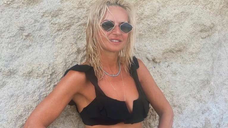 Μαρία Μπεκατώρου: Ποζάρει με hot μαύρο μπικίνι μετά την απώλεια 9 κιλών