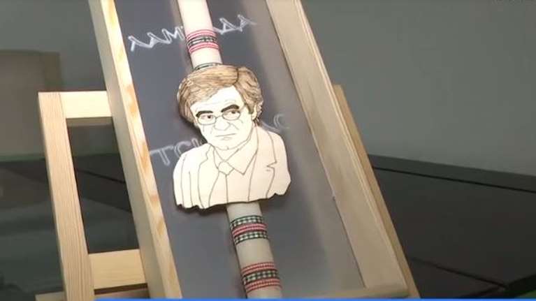 Πάσχα με κορονοϊό: Ο Σωτήρης Τσιόδρας έγινε και ...λαμπάδα [βίντεο]