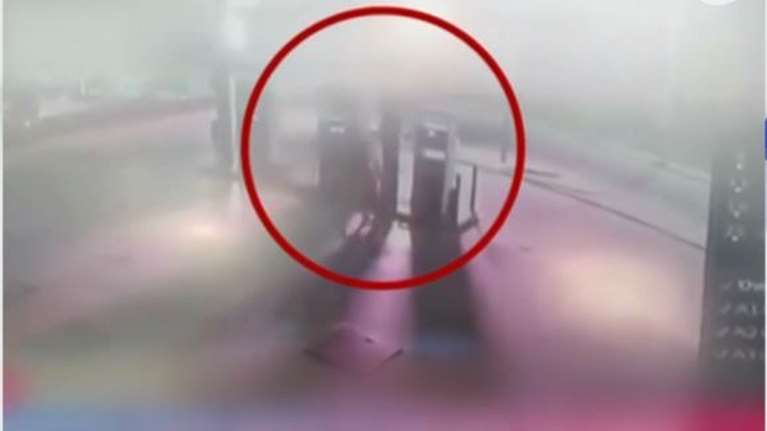 Βόλος: Βίντεο ντοκουμέντο - Εμπρηστής έβαλε φωτιά σε πρατήριο υγρών καυσίμων