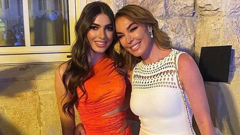 Μαμά και κόρη με Chanel: Η Λυδία Ευαγγελάτου και η Τατιάνα Στεφανίδου σε πρωινή έξοδο στη Νέα Υόρκη