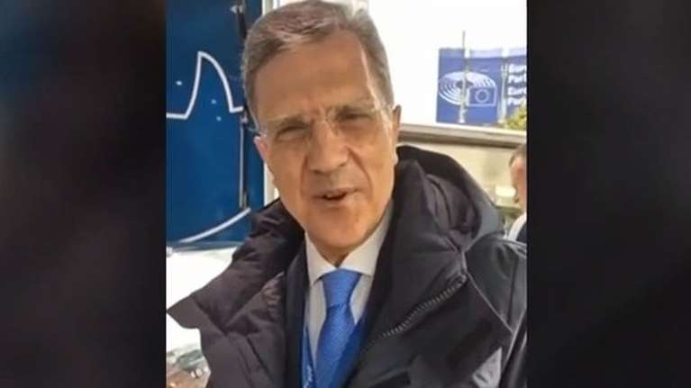 Ο Αυτιάς πήγε στη λαϊκή αγορά των Βρυξελλών και έκανε αυτοψία στις τιμές: &quot;74,85 ευρώ το κιλό το μπαρμπούνι&quot; [βίντεο]