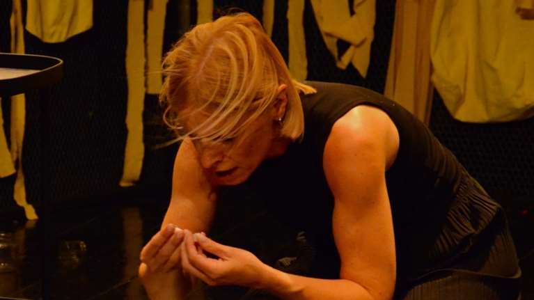 &quot;Η κίτρινη ταπετσαρία&quot;: Ένα έργο - φόρος τιμής για το φεμινιστικό κίνημα