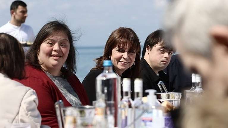 Κατερίνα Σακελλαροπούλου για την Παγκόσμια Ημέρα Συνδρόμου Down: Λίγες ώρες ατόφιας, ανεπιτήδευτης χαράς κοντά στη θάλασσα