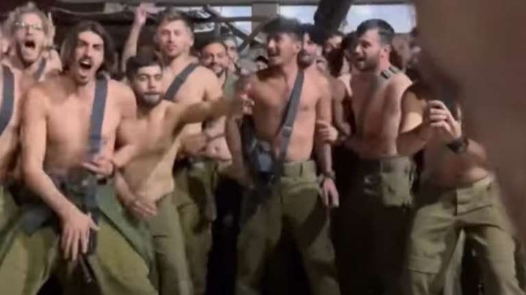 Σάλος στον ισραηλινό στρατό: Ξεσαλωμένοι στρατιώτες έγδυσαν τραγουδιστή που πήγε με... μπουλντόζα - Τον άφησαν με το εσώρουχο