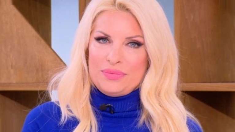 Η Ελένη Μενεγάκη στηρίζει δημόσια τη Φαίη Σκορδά: &quot;Μπαίνω στη θέση της και δυσκολεύομαι πάρα πολύ&quot;