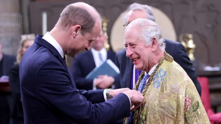 Γενέθλια για τον πρίγκιπα Γουίλιαμ - Η τρυφερή φωτογραφία με τον βασιλιά Κάρολο