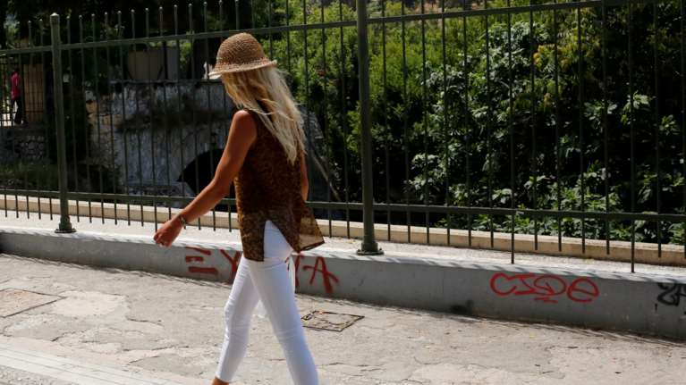 Τρελή Σουηδέζα με κορονοϊό "έσπασε" την καραντίνα και έκανε βόλτες στην Αθήνα