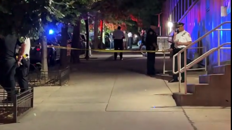 Νέα Υόρκη: Εν ψυχρώ εκτέλεση 20χρονης την ώρα που πήγαινε βόλτα το μωρό της με το καροτσάκι [βίντεο]