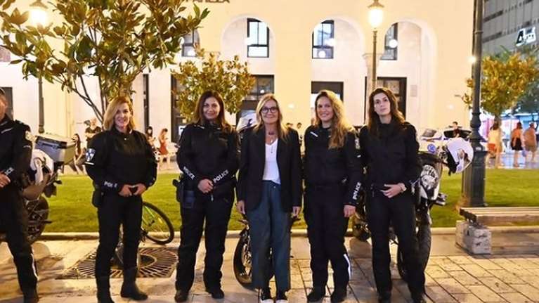 Μαρέβα Γκραμπόφσκι: Το &quot;ευχαριστώ&quot; και η φωτογραφία με τις γυναίκες αστυνομικούς