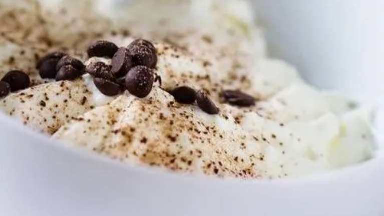 Μαμαδίστικο γλυκό ψυγείου με 4 υλικά - Γρήγορο και λαχταριστό