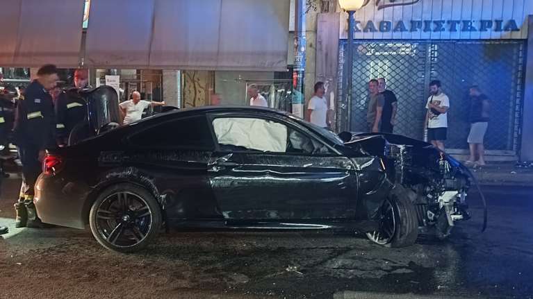 Σοβαρό τροχαίο στη λεωφόρο Βουλιαγμένης – Οι επιβάτες εγκατέλειψαν το όχημα πριν την άφιξη της τροχαίας