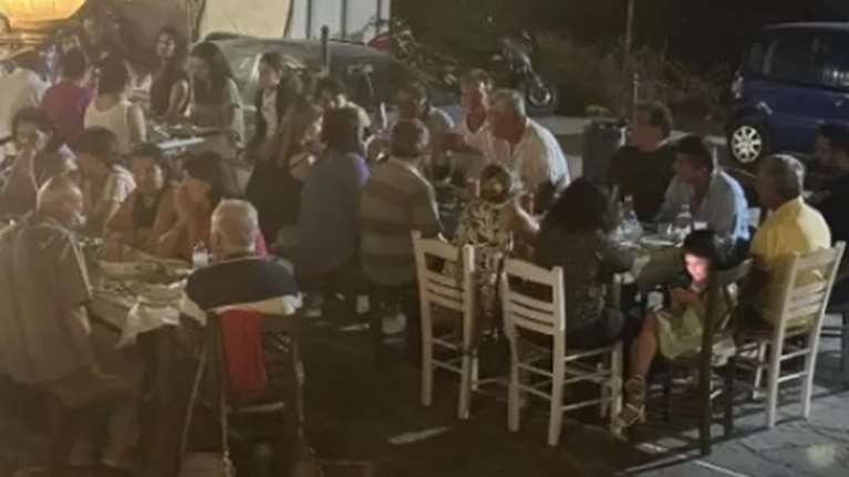 Ρόδος: Το ευχαριστώ ζευγαριού Γερμανών στο χωριό - Έστησε γλέντι και κέρασε τους κατοίκους επειδή έσωσαν το σπίτι τους από τις φωτιές