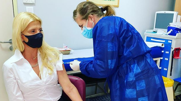 Μαρίνα Πατούλη - Εκανε το εμβόλιο και έστειλε μήνυμα: &quot;Εμβολιαζόμαστε σήμερα για να κατακτήσουμε το αύριο&quot;