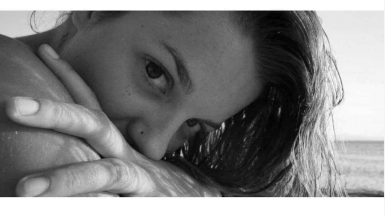 Νέα καταγγελία για σεξουαλική παρενόχληση πάνω στη σκηνή: &quot; Με ακούμπησε κάτω από τα ρούχα...&quot; [Βίντεο]