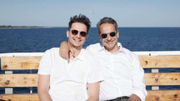 Οι ευχές του Κυριάκου Μητσοτάκη για τα γενέθλια του γιου του: "25 χρόνια γεμάτα χαρά και συνεχίζουμε"