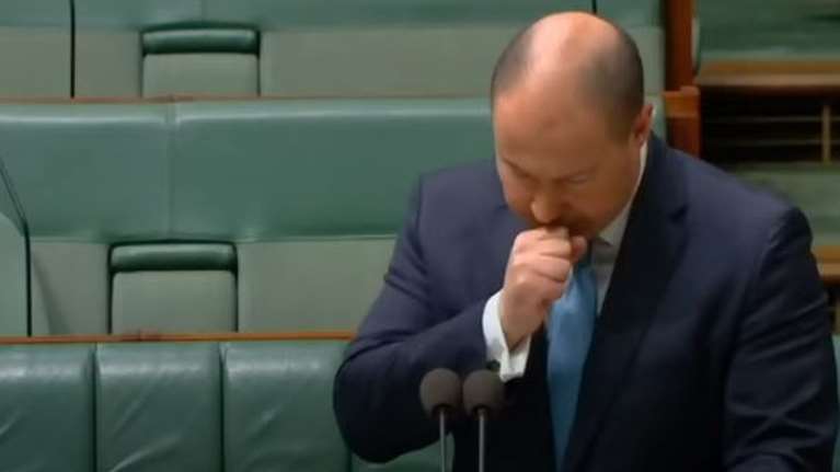 Αυστραλός υπουργός έκανε το... σφάλμα να βήξει στο Κοινοβούλιο - Τον έβαλαν να κάνει τεστ για κορονοϊό [βίντεο]
