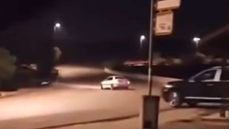 Εκανε κόντρες στα λιμανάκια αλλά τον &quot;έπιασε&quot; η Porsche της αστυνομίας [βίντεο]