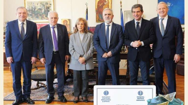 Μεταλλεία Θράκης: Βράβευση του διευθυντή Λεωνίδα Μπακούρα από το υπουργείο Μακεδονίας