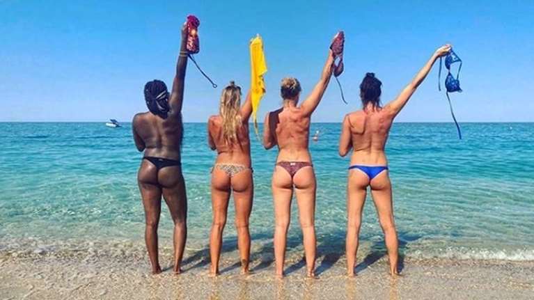 Τρέλαναν τη Σαρδηνία: Οι βολεϊμπολίστριες της Εθνικής Ιταλίας πέταξαν τα μαγιό τους!