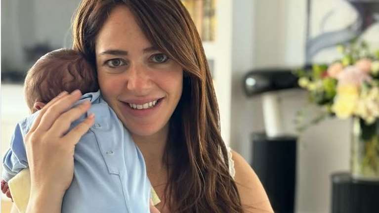 Δόμνα Μιχαηλίδου: &quot;Τώρα, αρχίζω να μαθαίνω κι εγώ&quot; -  Δεν ήξερα τι θα πει να είσαι μητέρα, ήξερα τι θα πει να έχεις - Οι ευχές της