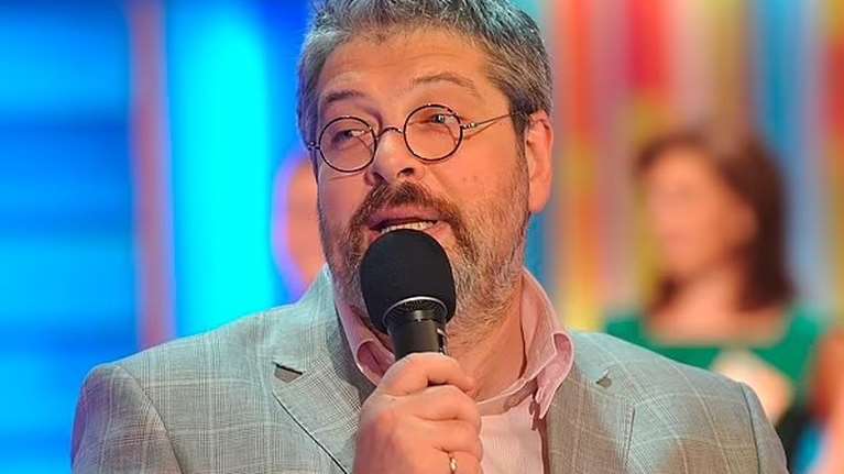 Δημοφιλής Ρώσος παρουσιαστής παραιτείται λόγω... Πούτιν: &quot;Αδύνατο να κάνω χιούμορ με φόντο μια τραγωδία&quot;