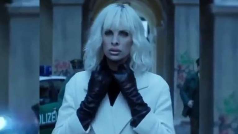 Η Ελένη Μενεγάκη αλά... Σαρλίζ Θερόν - Εντυπωσιακή μεταμόρφωση [βίντεο]