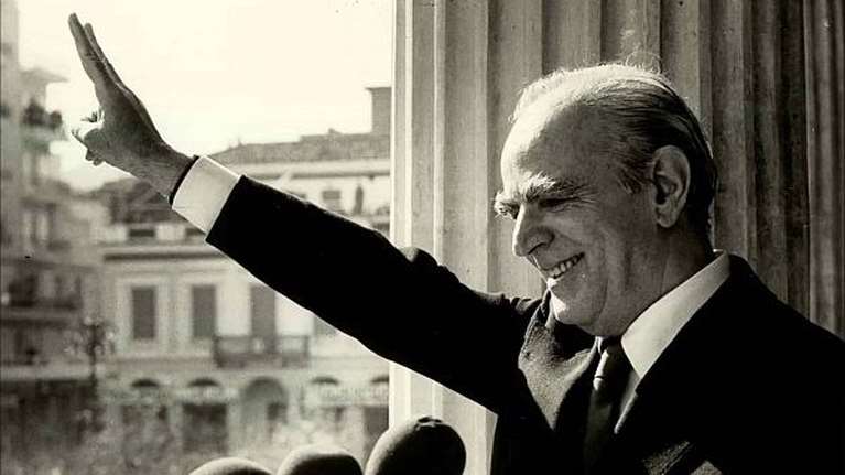 Νέα Δημοκρατία: 46 χρόνια από την ίδρυση του κόμματος από τον Κωνσταντίνο Καραμανλή