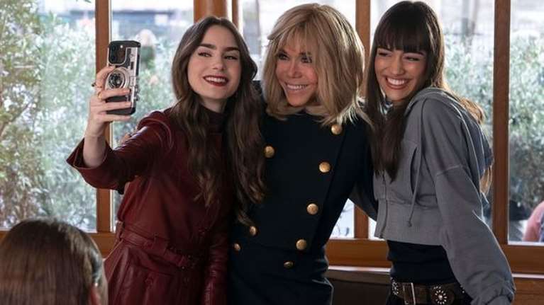 Η Μπριζίτ Μακρόν σε ρόλο &quot;καμέο&quot; στην αγαπημένη της σειρά, Emily in Paris: &quot;Έχει ταλέντο!&quot; λέει ο σκηνοθέτης