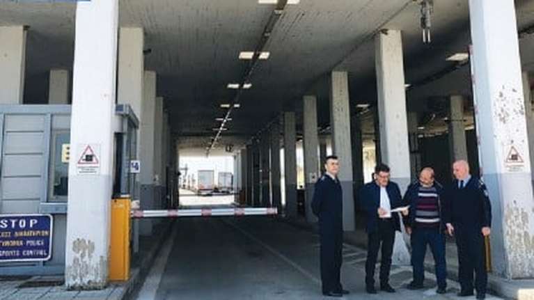 Πέθανε ο 57χρονος που τον χτύπησε αυτοκίνητο στο τελωνείο Κήπων - Προηγήθηκε λογομαχία για τη σειρά