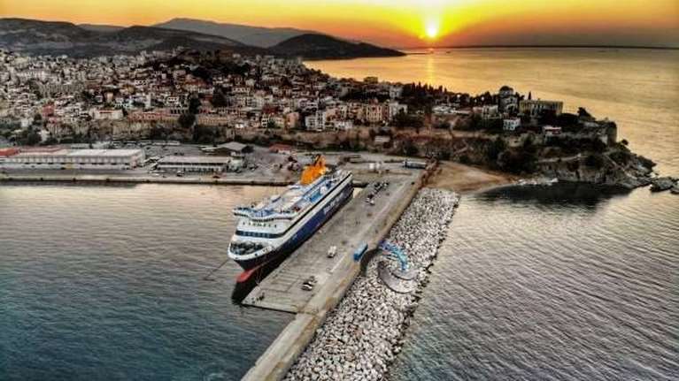 &quot;Εδώ είναι Βουλγαρία&quot;: Συνελήφθη Βούλγαρος που κατέβασε την ελληνική σημαία και ανέβασε αυτή της χώρας του στην Καβάλα