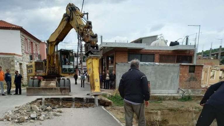 Εύβοια - Κακοκαιρία &quot;Μπάλλος&quot;: Εντολή προληπτικής εκκένωσης στο Αχλάδι - Γκρέμισαν γέφυρα στα Πολιτικά [Εικόνες-Bίντεο]