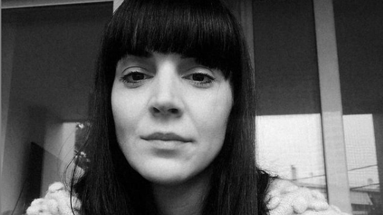 Ασπρισαν τα μαλλιά της τηλεοπτικής &quot;Αλίνας&quot; - &quot;Ανοίξτε τα κομμωτήρια, τo παιδί μου θα με φωνάξει γιαγιά&quot;