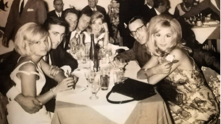 Αλίκη Βουγιουκλάκη: Σπάνιο στιγμιότυπο με τον Φρέντυ Γερμανό και την Άννα Φόνσου