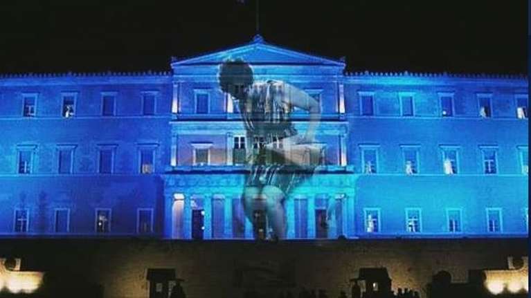 "Γλέντι" στο twitter με την προβολή βίντεο στην πρόσοψη της Βουλής για τις Ένοπλες Δυνάμεις