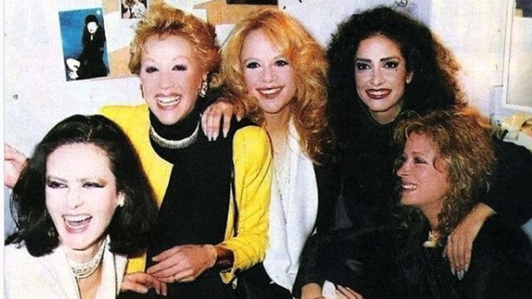 Αλίκη Βουγιουκλάκη: &quot;Συλλεκτική&quot; φωτογραφία με Λάσκαρη, Βαλσάμη, Δανδουλάκη και Βίσση