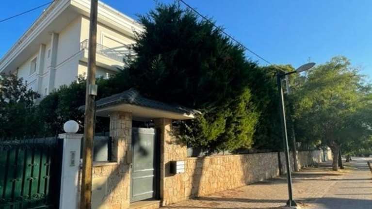 Τα &quot;επώνυμα&quot; ακίνητα που βγαίνουν στο σφυρί : Ανδρέας Μικρούτσικος, Παναγιώτης Ψυχάρης, Γλου, Μαμιδάκης