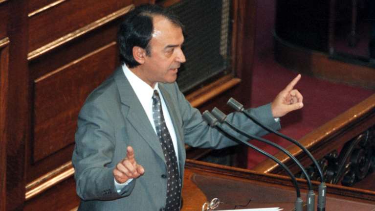 Δημήτρης Τσοβόλας: Ο &quot;γιος του αγωγιάτη&quot;, το Δώστα Ολα και η καταδίκη για το σκάνδαλο Κοσκωτά- Η αληθινή ιστορία