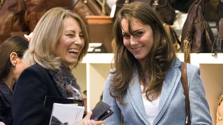 Οι παπαράτσι φωτογραφίες της Κέιτ Μίντλετον: Για ψώνια σε μπουτίκ στο Νότινγκ Χιλ - Το αξεσουάρ που τράβηξε τα βλέμματα