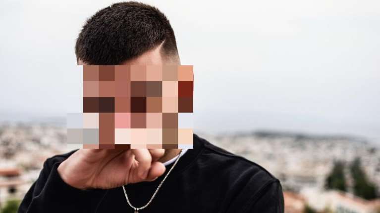 Συνελήφθη γνωστός τράπερ στη Νέα Φιλαδέλφεια – Βρέθηκε με όπλο και ναρκωτικά