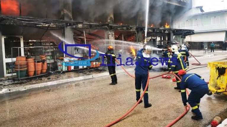Ηλεία: Καταστροφική πυρκαγιά στη Βάρδα - Κάηκε ολοσχερώς κατάστημα [Βίντεο]