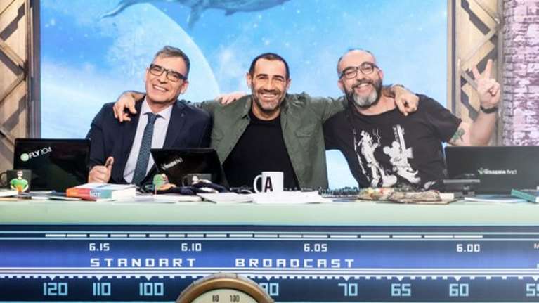 Ράδιο Αρβύλα: Επέστρεψαν αλλά δεν έπεισαν κανέναν για τα ροζ βίντεο του Στάθη - Για όλα φταίει η κυβέρνηση... η άμυνα του Κανάκη