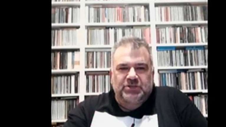 Απίθανος Θεσσαλονικιός τύπωσε το πιστοποιητικό εμβολιασμού του σε... μπλουζάκι [βίντεο]